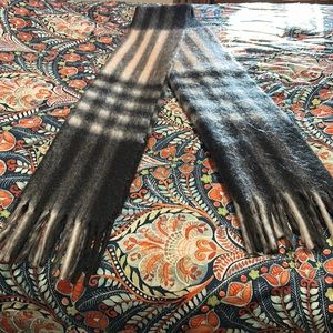 H&M black and white checked pattered extra long wool scarf in EUC.